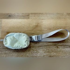 Lululemon Everywhere Belt Bag (original)